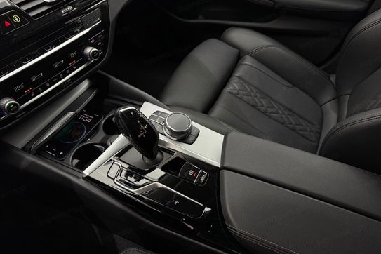 BMW Seria 5 520i mHEV aut