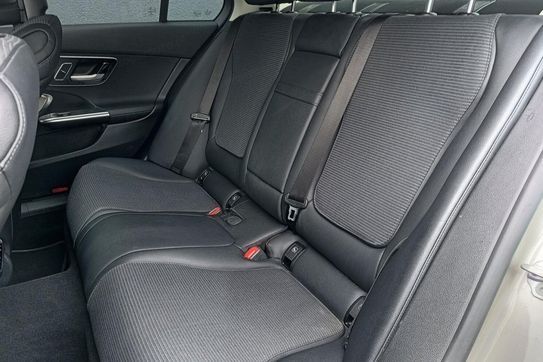 Mercedes Klasa C 300 4MATIC AVANTGARDE