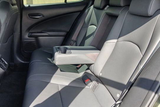Lexus UX 300h F Sport Design