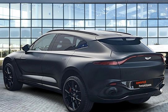 Aston Martin DBX V8