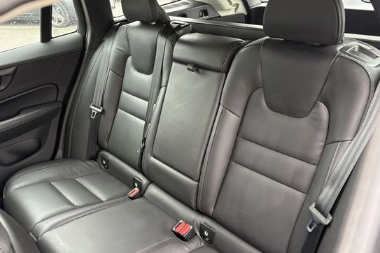 Volvo V60 B4 B Plus Dark