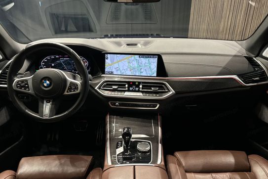BMW X5 M50i