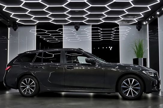 BMW Seria 3 320i Advantage aut