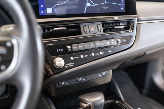 Lexus ES 300h Business Edition