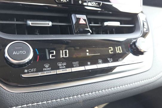 Toyota Corolla Comfort 1.5 benzyna