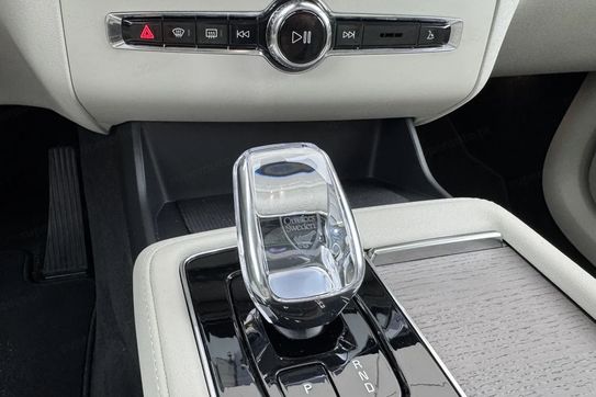 Volvo XC90 T8 AWD Plug-In Hybrid Ultimate Bright 7os aut