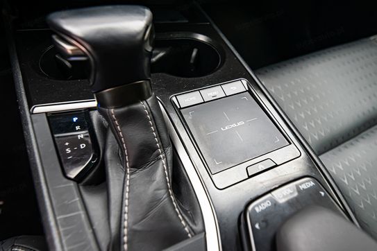 Lexus UX 250h