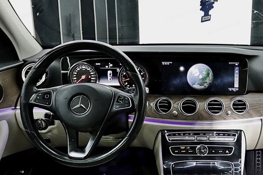 Mercedes Klasa E 300 9G-TRONIC