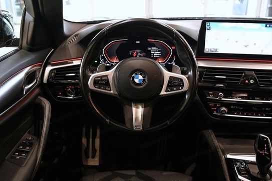 BMW Seria 5 520i mHEV aut