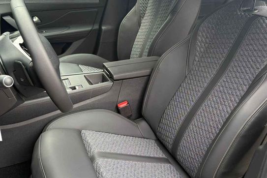 Peugeot 408 Allure S&S e-DCS6 1.2 PureTech mHEV