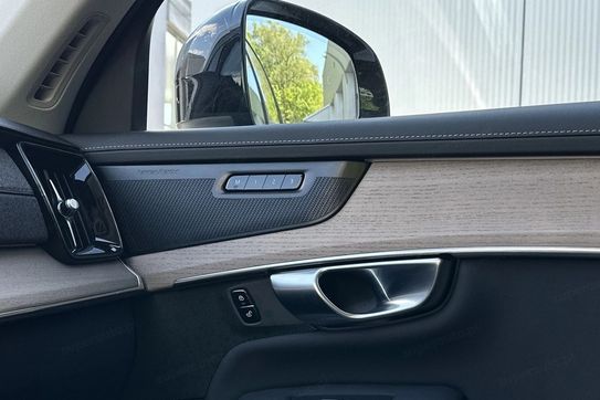 Volvo XC90 T8 AWD Plug-In Hybrid Plus Dark 7os
