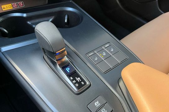 Lexus UX 300h F Sport Design