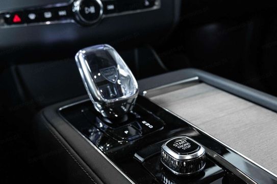 Volvo XC90 T8 AWD Plug-In Hybrid Ultra Dark