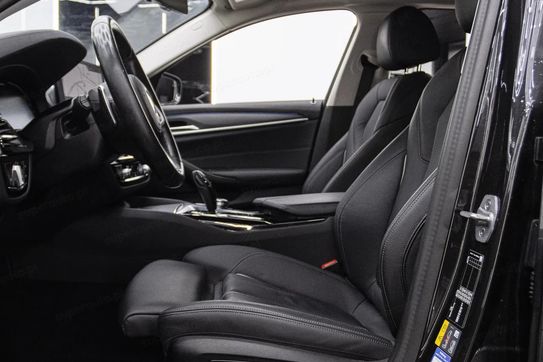 BMW Seria 5 530e xDrive Luxury Line aut