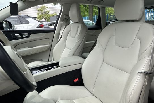 Volvo XC60 B4 D AWD Plus Bright