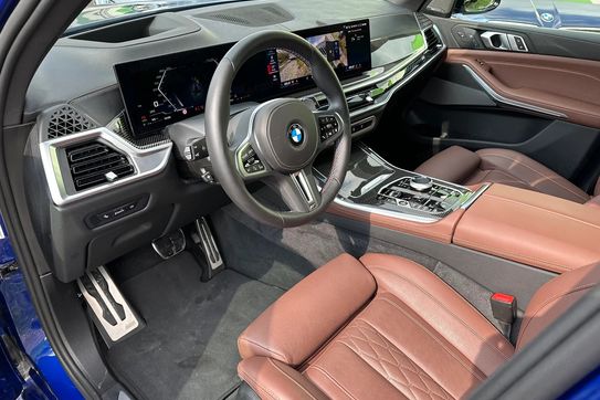 BMW X5 M60i