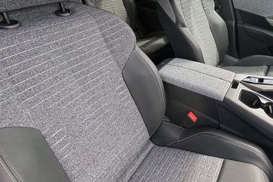 Peugeot 5008 Business 1.2 PureTech  e-DCS6  mHEV