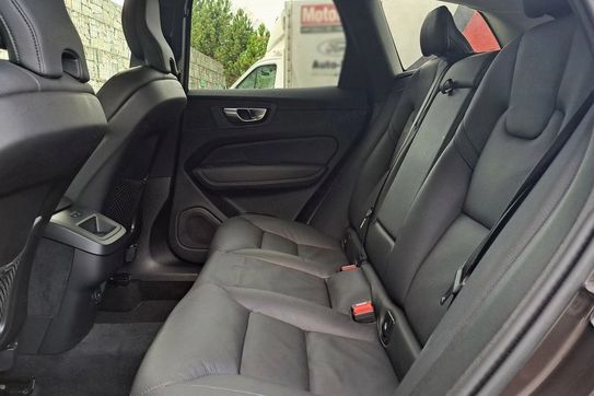 Volvo XC60 B5 B AWD Plus Dark aut