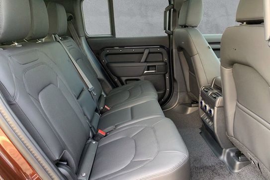 Land Rover Defender 130 D350 X-Dynamic HSE