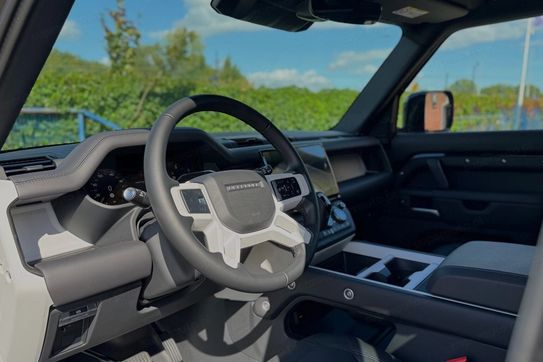 Land Rover Defender 110 D250 mHEV X-Dynamic SE