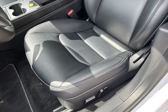 Tesla Model 3 RWD