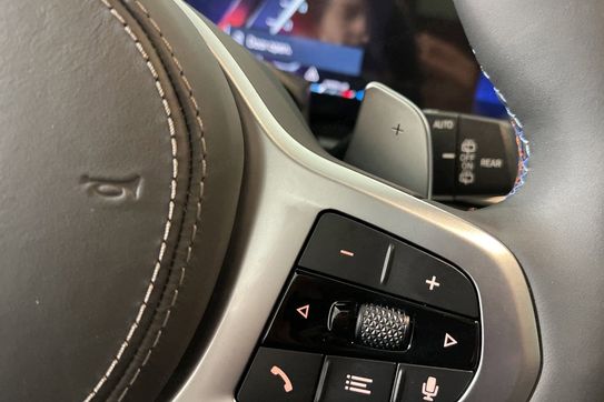BMW X5 M60i