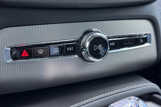 Volvo XC90 T8 AWD Plug-In Hybrid Ultra Dark 7os