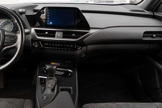 Lexus UX 300h Business