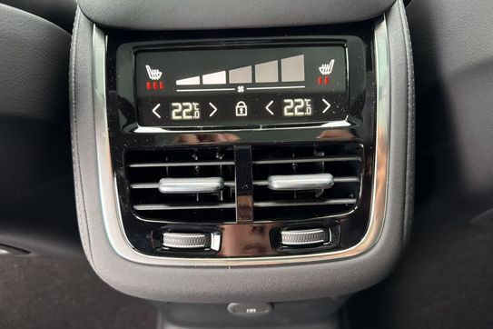Volvo XC90 T8 AWD Plug-In Hybrid Ultra Black Edition 7os