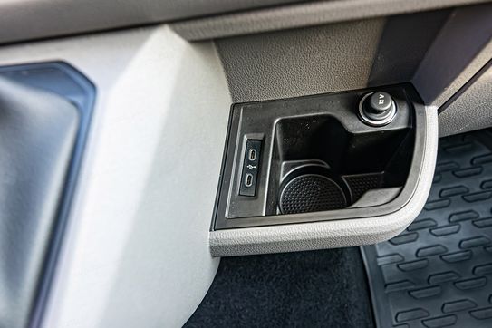 Volkswagen Caravelle T6.1 L2H1 AT