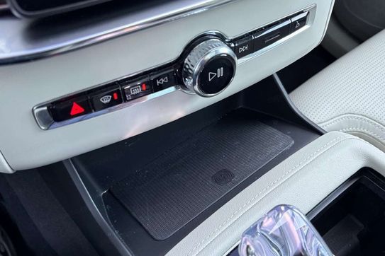 Volvo XC90 T8 AWD Plug-In Hybrid Ultra Bright