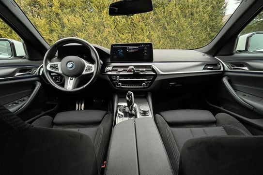 BMW Seria 5 530e xDrive M Sport sport-aut