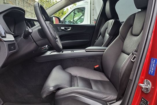 Volvo XC60 B4 D AWD Plus Dark aut