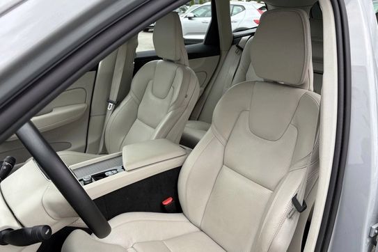 Volvo XC60 B4 D Plus Dark