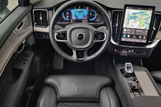 Volvo XC90 T8 AWD Plug-In Hybrid Ultra Dark 7os