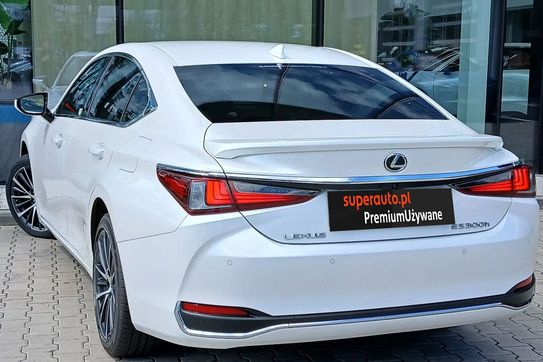 Lexus ES 300h Business Edition