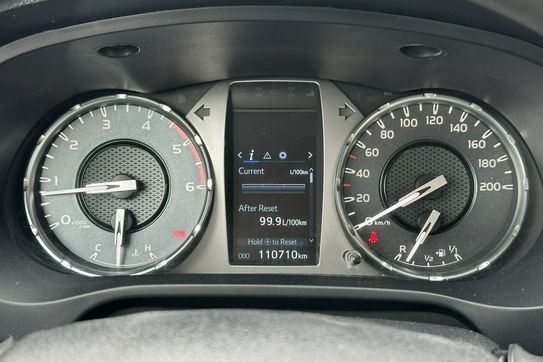 Toyota HiLux Double Cab DLX 4x4