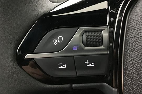 Peugeot 2008 ALLURE 1.2 PureTech