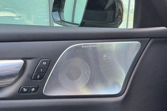 Volvo V60 T8 AWD Plug-In Hybrid Ultimate Dark
