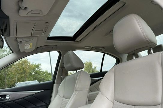 Infiniti Q50 Hybrid AWD