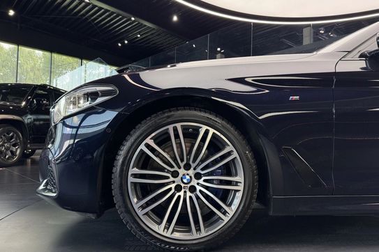 BMW Seria 5 530i xDrive M Sport sport
