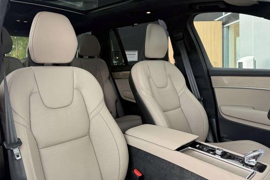 Volvo XC90 B5 AWD Ultra Bright