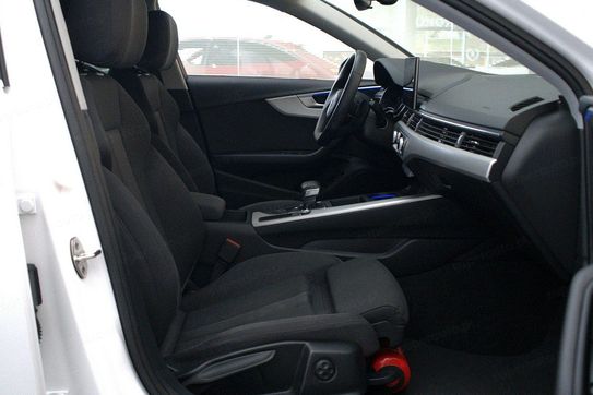 Audi A4 35 TFSI mHEV S tronic