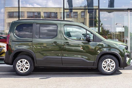 Peugeot Rifter MPV M L1H1 AT
