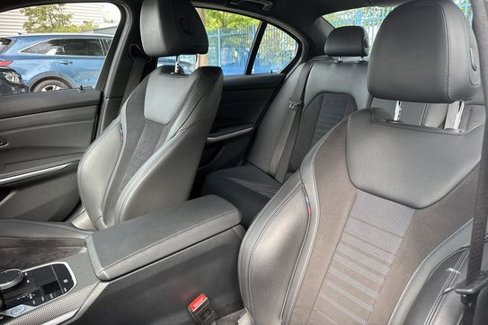 BMW Seria 3 330e xDrive M Sport