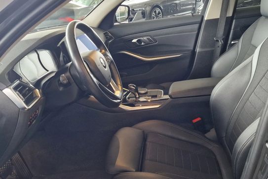 BMW Seria 3 320i Sport Line aut
