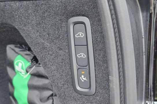 Volvo XC90 T8 AWD Plug-In Hybrid Ultra Black Edition 7os aut
