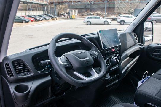 Iveco Daily 35S18 Zabudowa 10EP + Tył Spanie