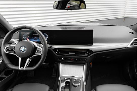 BMW Seria 3 330e M Sport