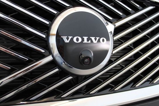 Volvo XC60 T8 Plug-In Hybrid AWD Ultra Bright